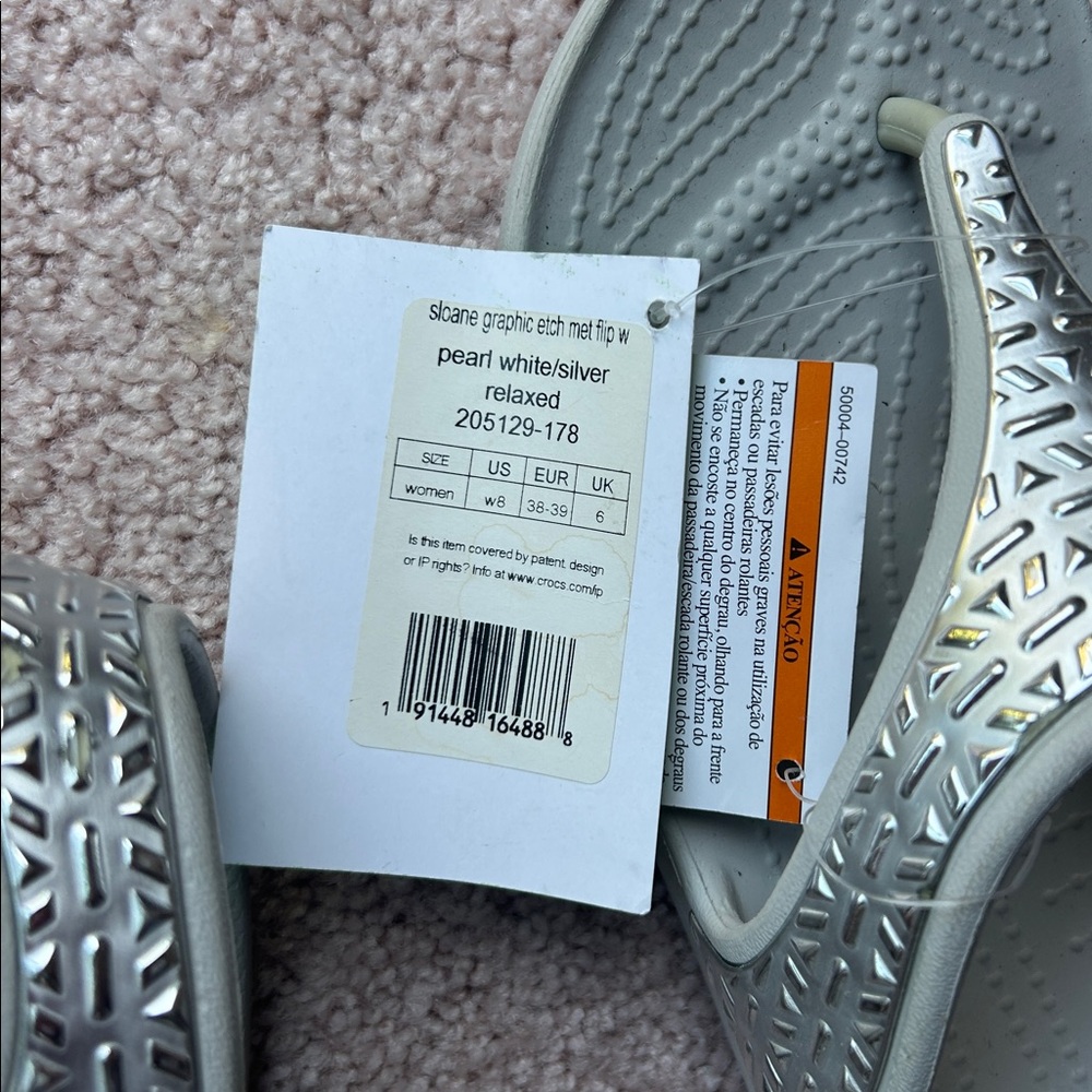 NWT. Crocs Women's Silver Comfort Thong Sandals - Size 8 - Picture 5 of 5